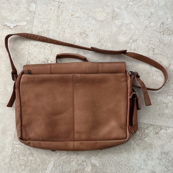 ๐HP๐Vintage camel colored leather messenger bag - Picture 4 of 5